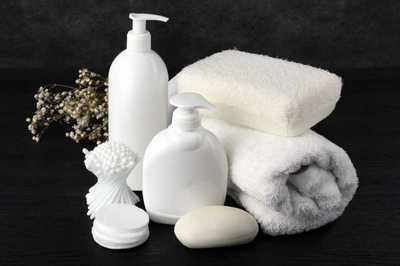 綠色背景中高級酒店洗浴用品的環保與品質之旅